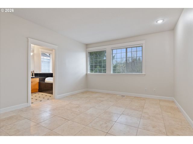 3808 FAIRHAVEN Dr, West Linn, OR 97068