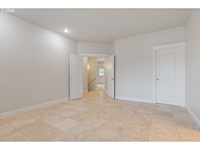 3808 FAIRHAVEN Dr, West Linn, OR 97068