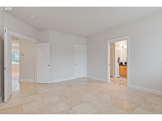 3808 FAIRHAVEN Dr, West Linn, OR 97068