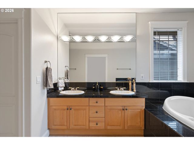 3808 FAIRHAVEN Dr, West Linn, OR 97068