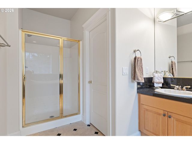 3808 FAIRHAVEN Dr, West Linn, OR 97068