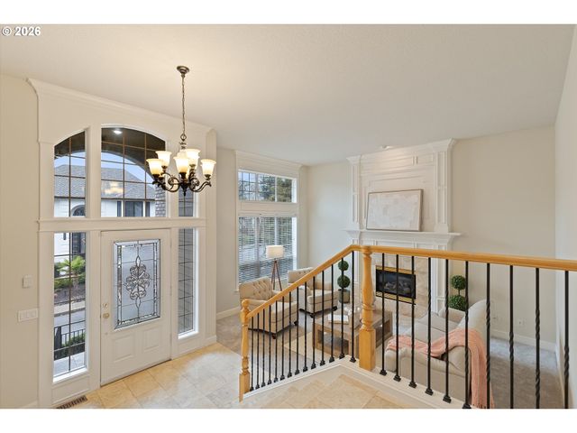 3808 FAIRHAVEN Dr, West Linn, OR 97068