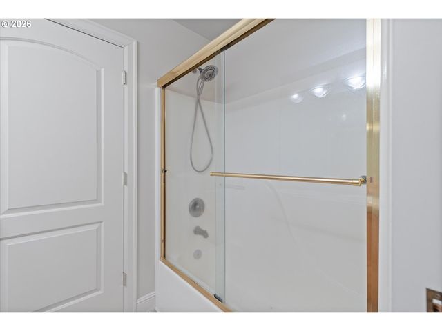 3808 FAIRHAVEN Dr, West Linn, OR 97068