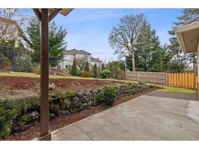 3808 FAIRHAVEN Dr, West Linn, OR 97068