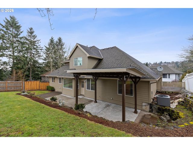 3808 FAIRHAVEN Dr, West Linn, OR 97068