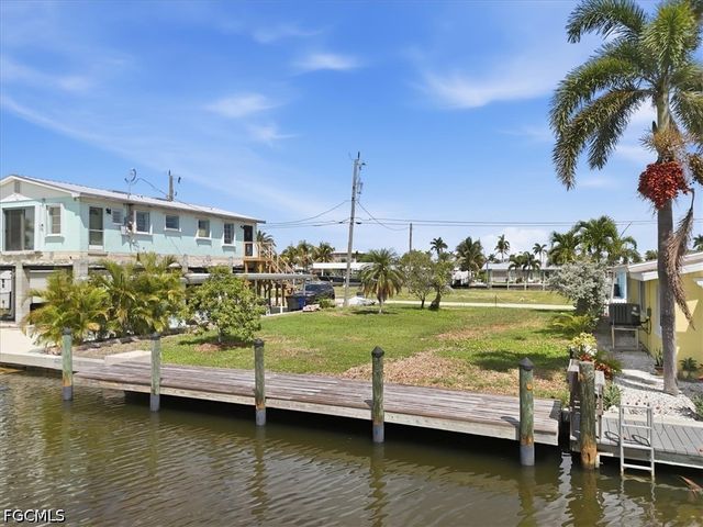 2609 Bayshore DR, Matlacha, FL 33993