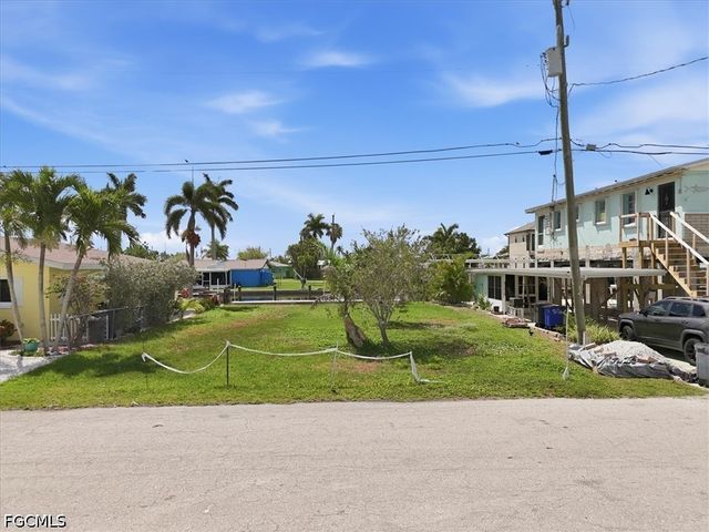 2609 Bayshore DR, Matlacha, FL 33993