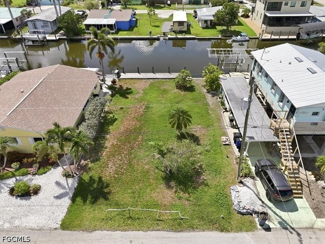 2609 Bayshore DR, Matlacha, FL 33993