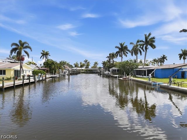 2609 Bayshore DR, Matlacha, FL 33993