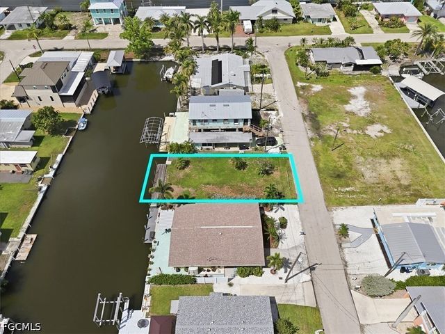 2609 Bayshore DR, Matlacha, FL 33993