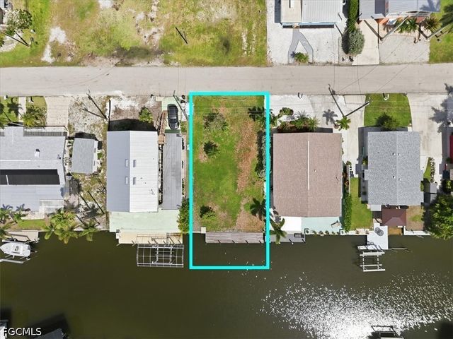 2609 Bayshore DR, Matlacha, FL 33993