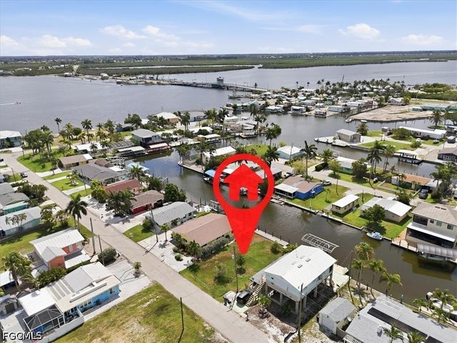 2609 Bayshore DR, Matlacha, FL 33993