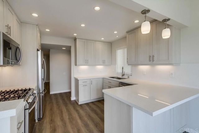 823 Sea Turf Circle, Solana Beach, CA 92075