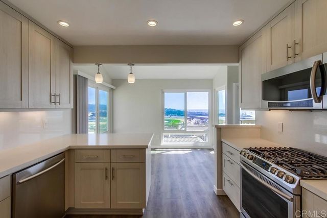 823 Sea Turf Circle, Solana Beach, CA 92075