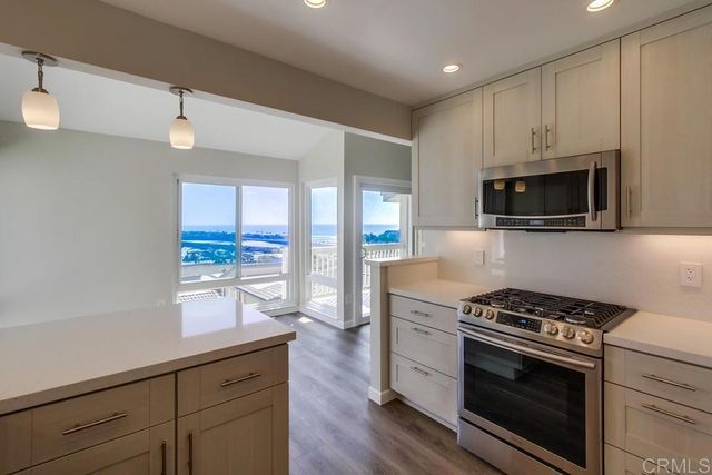 823 Sea Turf Circle, Solana Beach, CA 92075