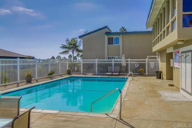 823 Sea Turf Circle, Solana Beach, CA 92075