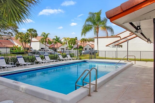 6850 NW 2nd Avenue NW 28, Boca Raton, FL 33487