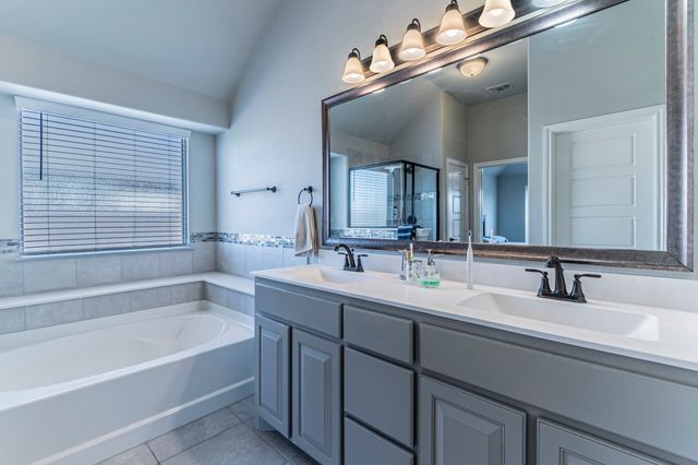 1901 Maplewood Drive, Glenn Heights, TX 75154