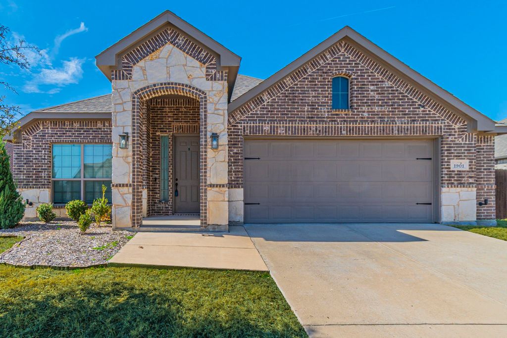 1901 Maplewood Drive, Glenn Heights, TX 75154