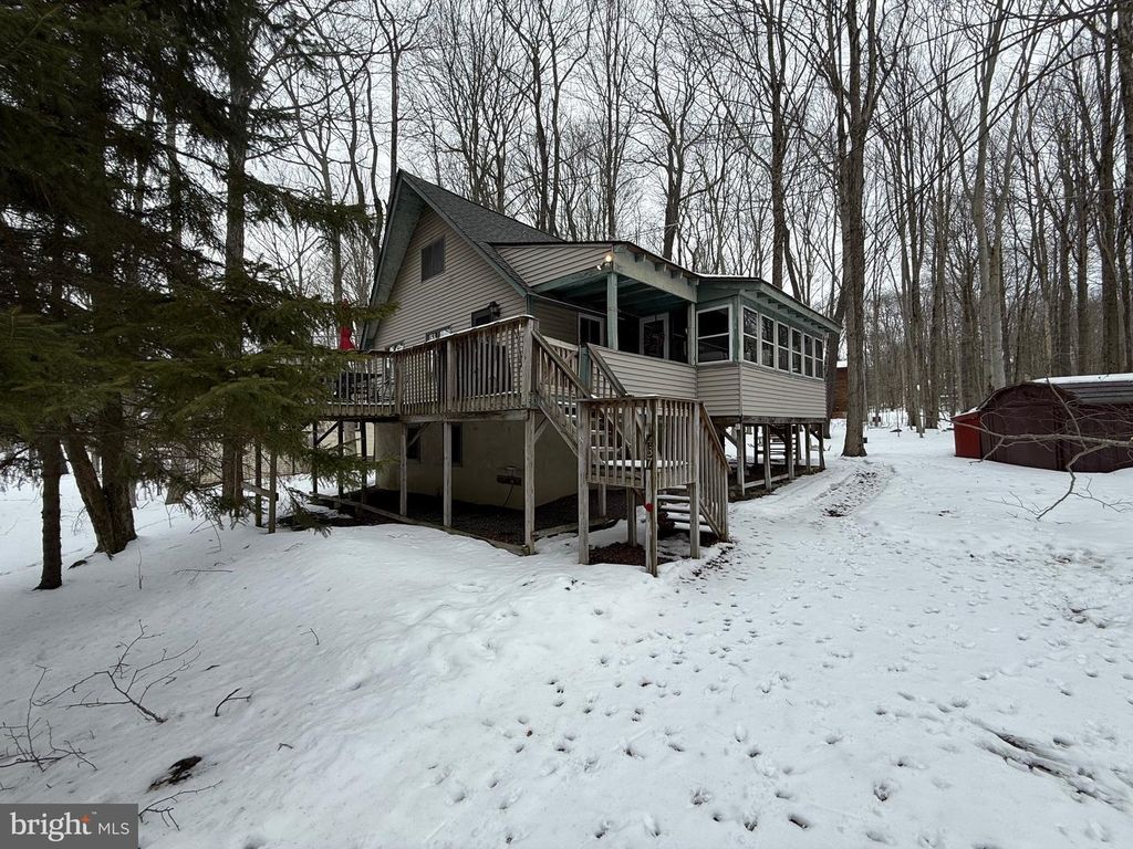 437 ORONO DR, Pocono Lake, PA 18347