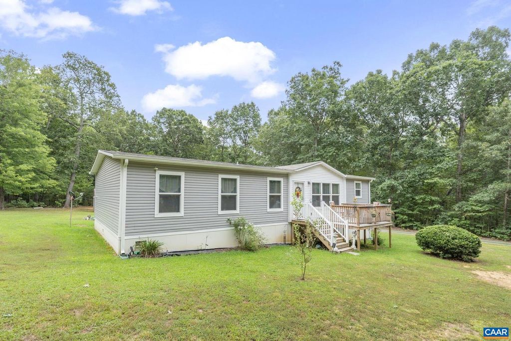 864 ROCK LN, Scottsville, VA 24590