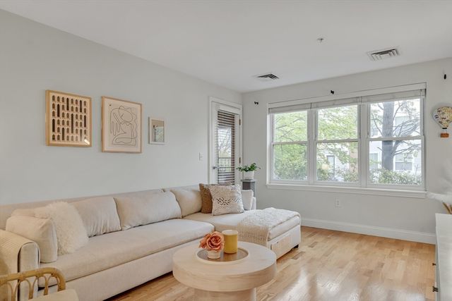 318 Rindge Ave 103, Cambridge, MA 02140