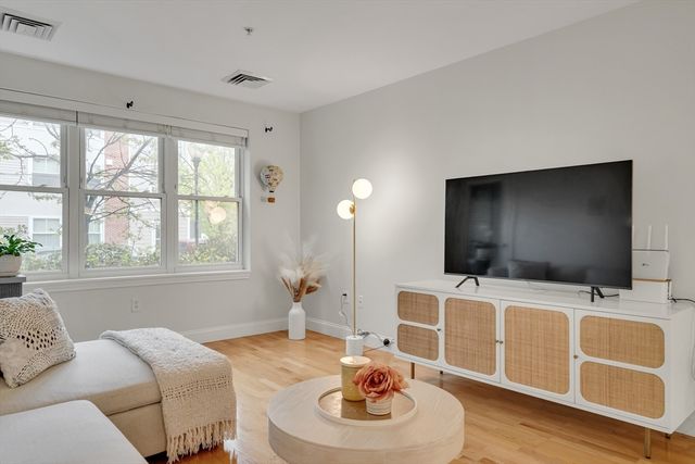 318 Rindge Ave 103, Cambridge, MA 02140
