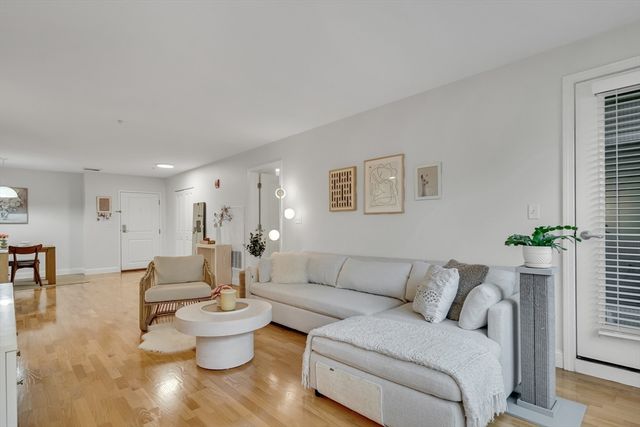 318 Rindge Ave 103, Cambridge, MA 02140