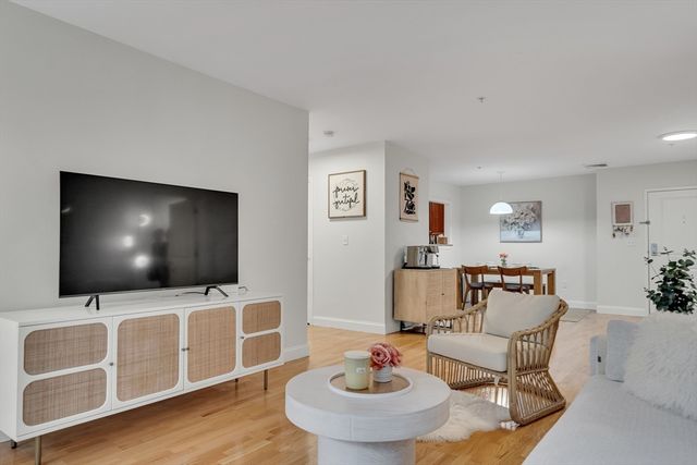 318 Rindge Ave 103, Cambridge, MA 02140