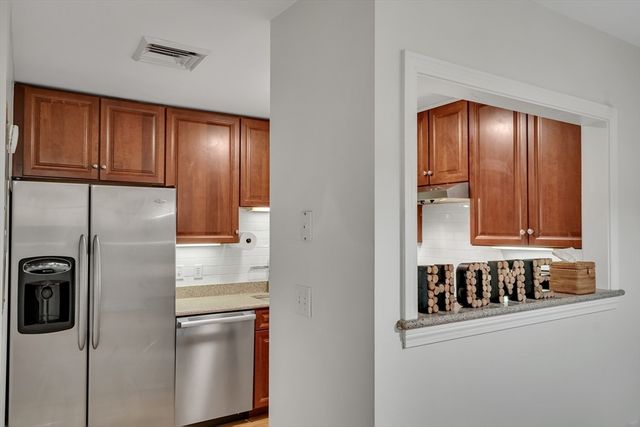 318 Rindge Ave 103, Cambridge, MA 02140