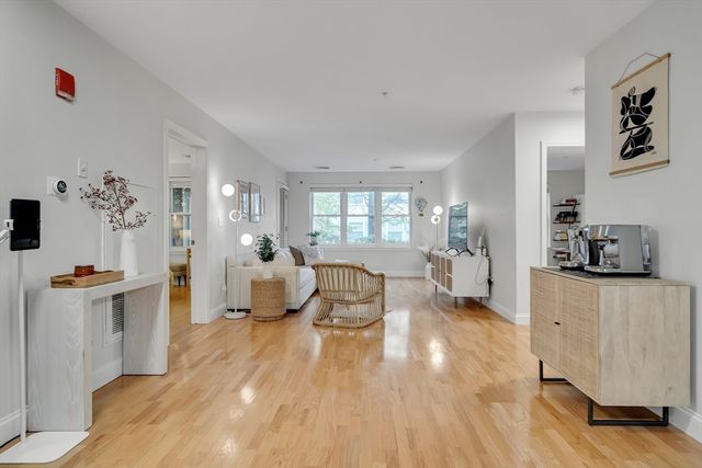 318 Rindge Ave 103, Cambridge, MA 02140