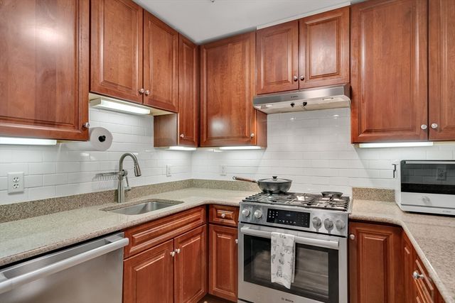 318 Rindge Ave 103, Cambridge, MA 02140