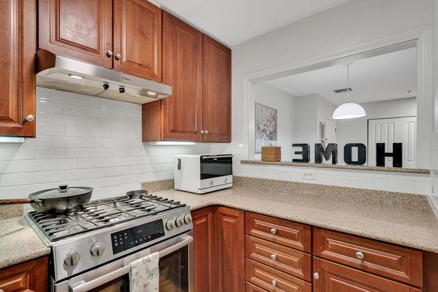 318 Rindge Ave 103, Cambridge, MA 02140