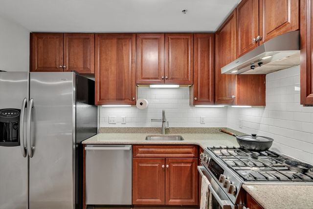 318 Rindge Ave 103, Cambridge, MA 02140