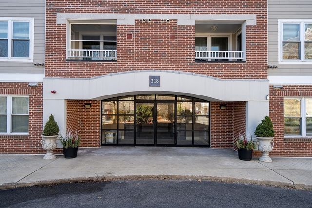318 Rindge Ave 103, Cambridge, MA 02140