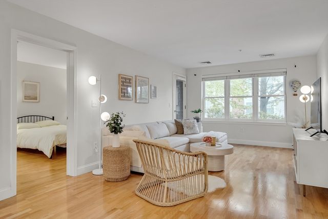 318 Rindge Ave 103, Cambridge, MA 02140