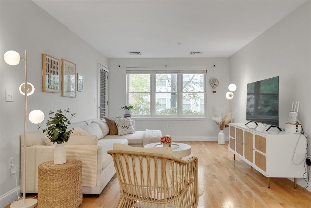 318 Rindge Ave 103, Cambridge, MA 02140