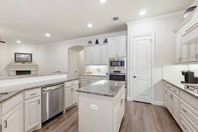 6909 Heather Lane, North Richland Hills, TX 76182