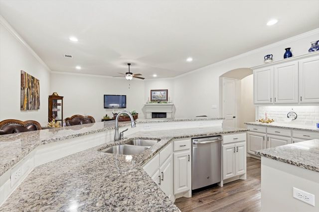 6909 Heather Lane, North Richland Hills, TX 76182