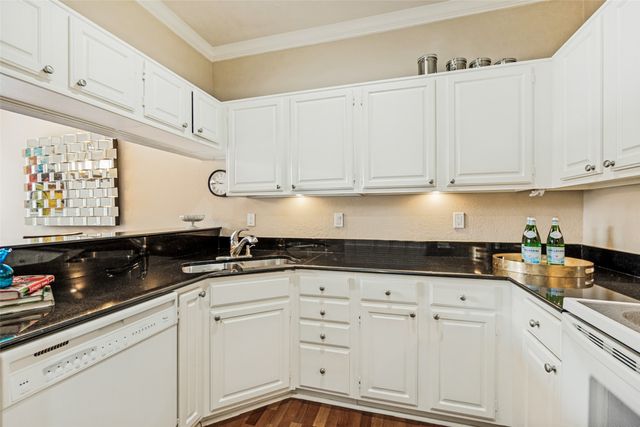 6004 Auburndale Avenue E, University Park, TX 75205