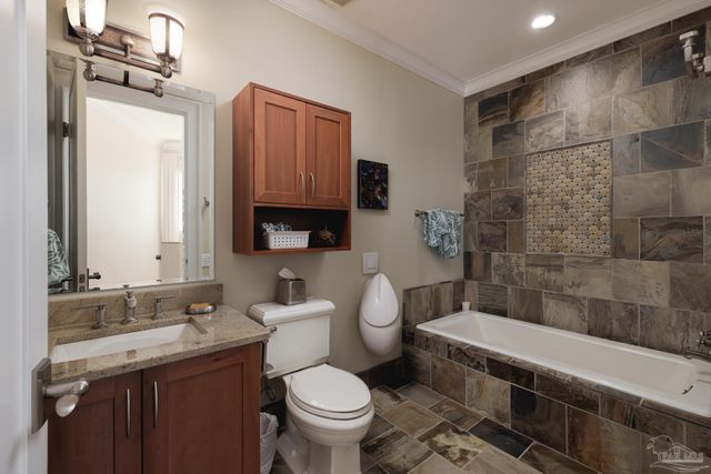 17 Wharf Ave, Pensacola, FL 32502