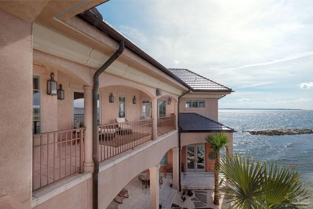 17 Wharf Ave, Pensacola, FL 32502