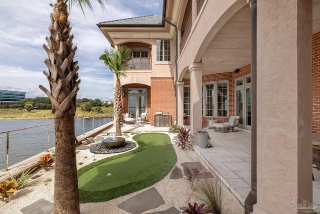 17 Wharf Ave, Pensacola, FL 32502