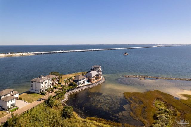 17 Wharf Ave, Pensacola, FL 32502