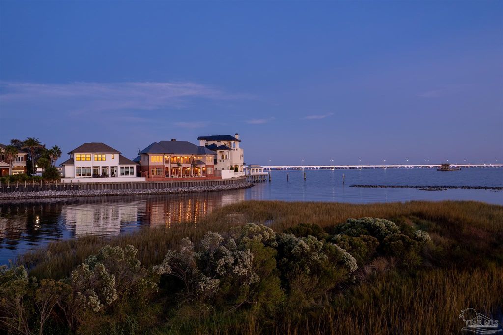 17 Wharf Ave, Pensacola, FL 32502