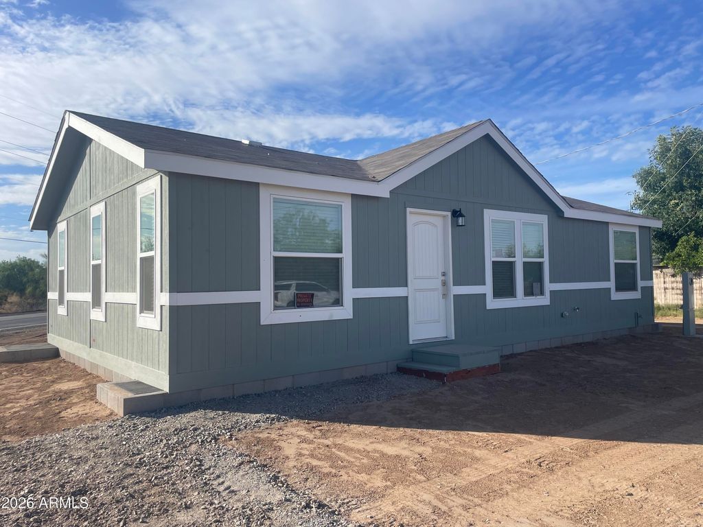 32424 S PINE Street, Wittmann, AZ 85361 — exterior