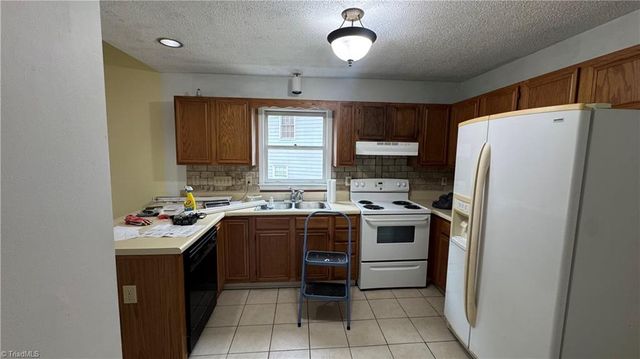 17 Planters Wood Trail, Greensboro, NC 27407