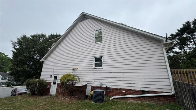 17 Planters Wood Trail, Greensboro, NC 27407