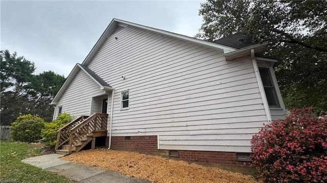 17 Planters Wood Trail, Greensboro, NC 27407