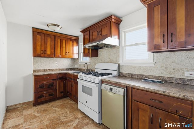 32 Lawrence Avenue, Milford, CT 06460